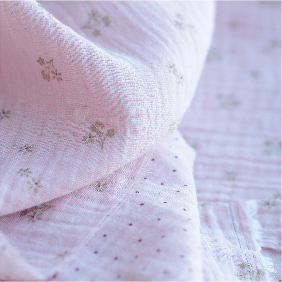 copy of Cherry - Double gaze de coton double face coloris blanc cerises et quadrillage bleu copy of Cherry - Double gaze de coton double face coloris blanc cerises et quadrillage bleu