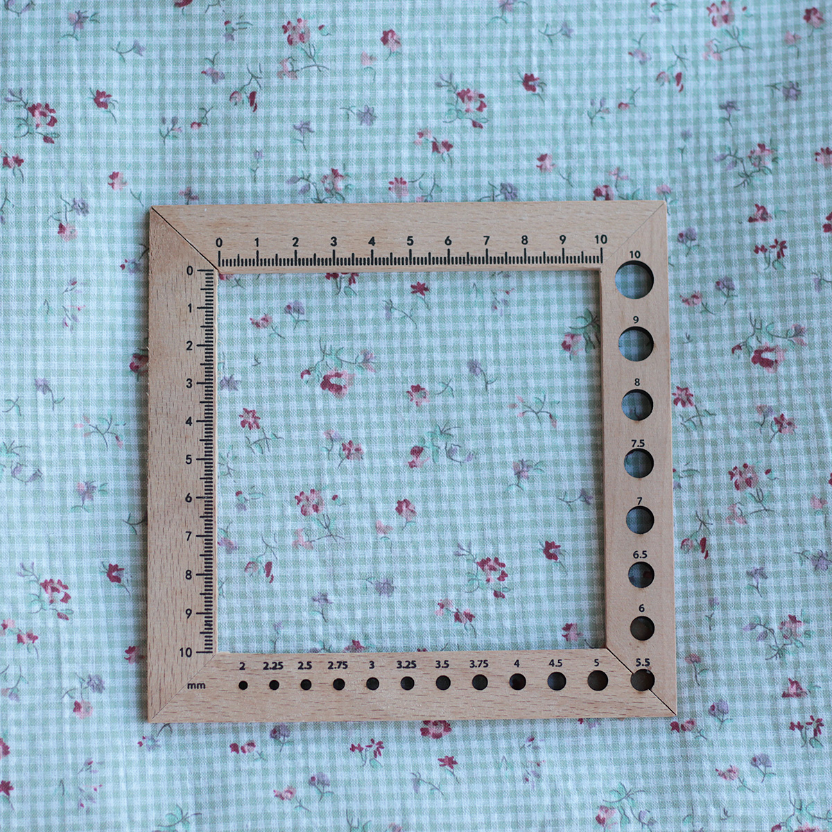 copy of Seersucker / Coton gaufré vichy mini 2mm beige à motif fleuri