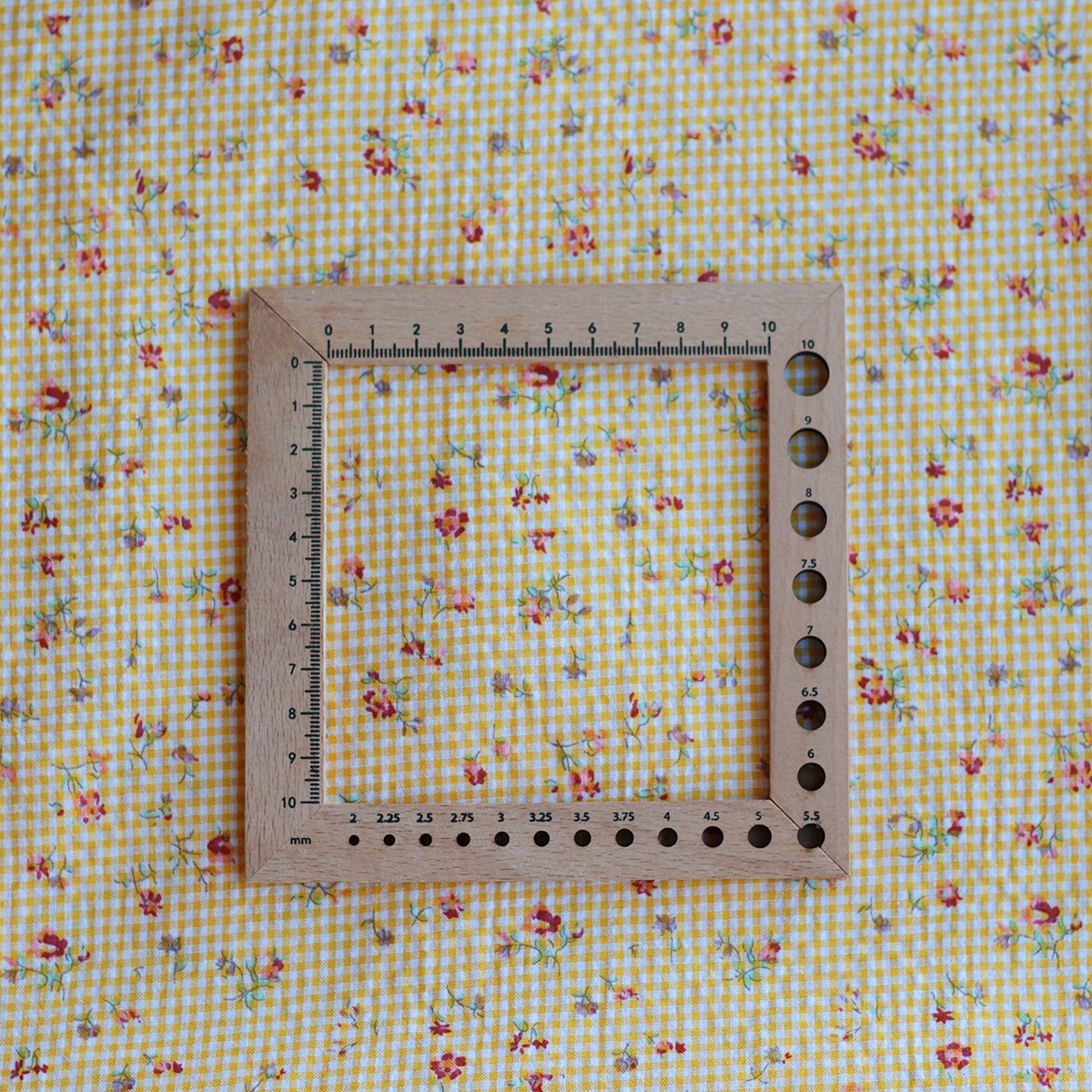 copy of Adelaïde - Seersucker / Coton gaufré vichy mini 2mm vert amande à motif fleuri