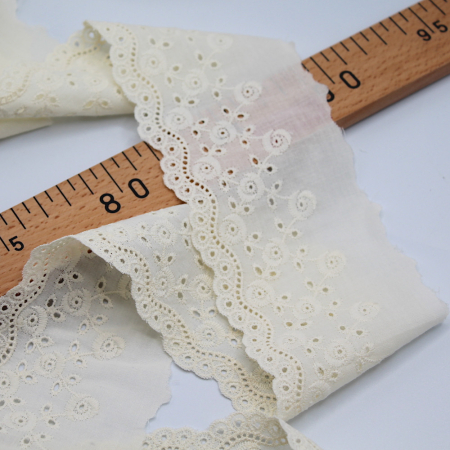 Galon coton broderie anglaise brodé 75mm x 1m écru Galon coton broderie anglaise brodé 75mm x 1m écru