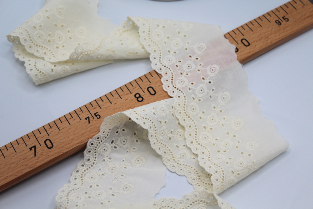 Galon coton broderie anglaise brodé 75mm x 1m écru