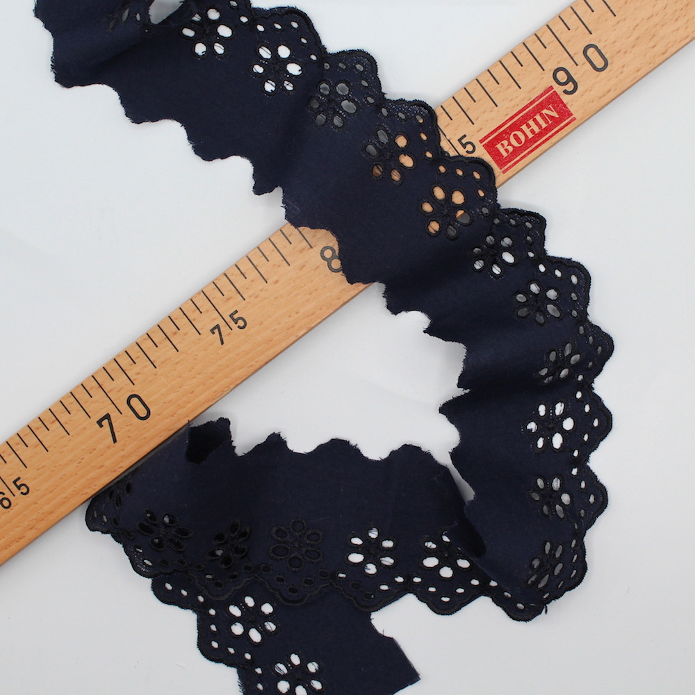 Galon coton broderie anglaise 50mm x 1m bleu marine Galon coton broderie anglaise 50mm x 1m bleu marine
