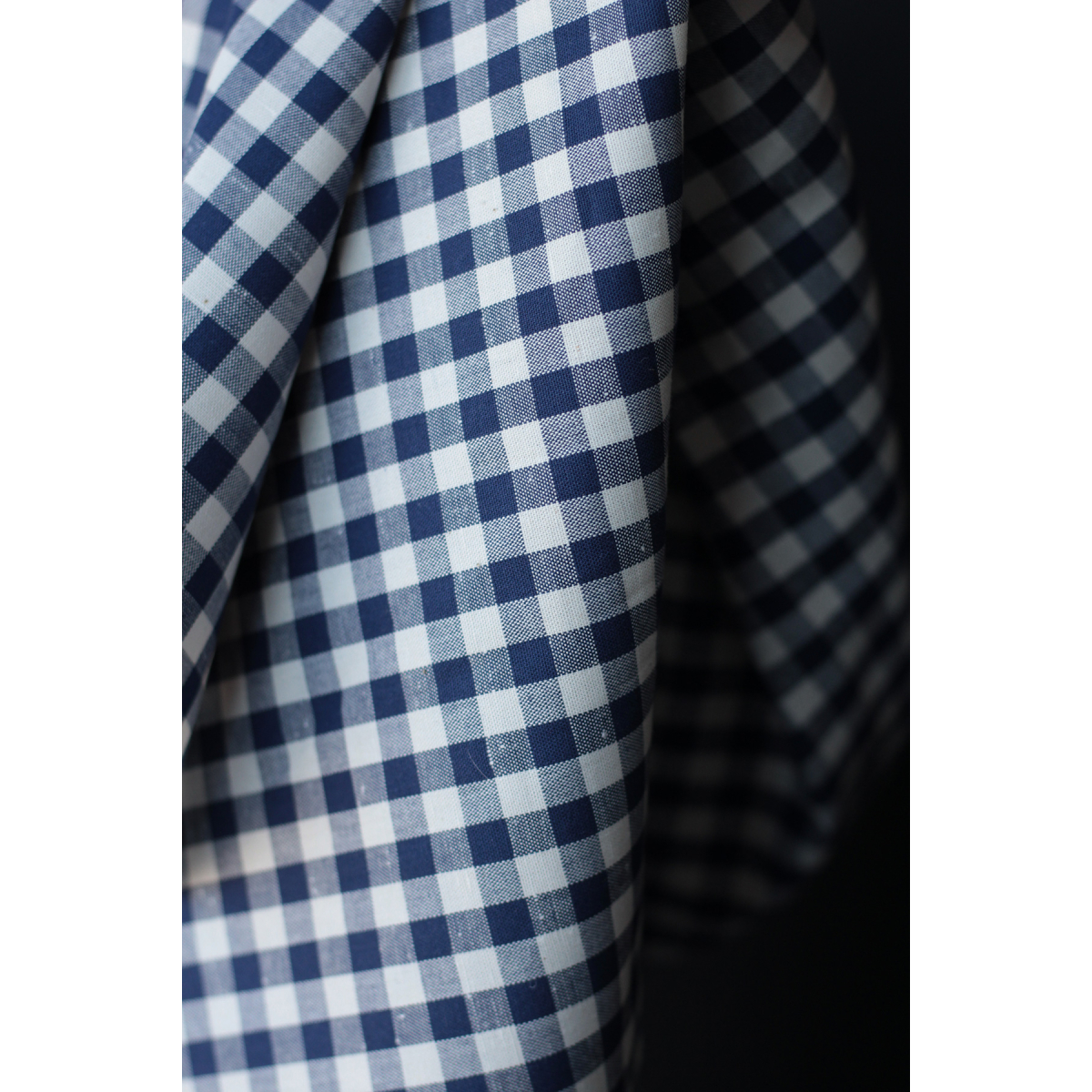 Coton chiné aspect brut vichy moyennes 7mm coloris bleu marine