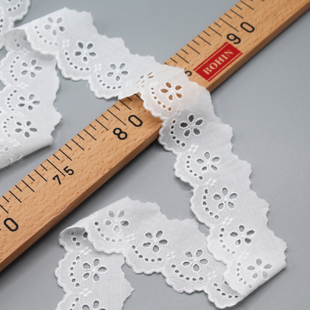 Galon coton broderie anglaise brodé 40mm x 1m
