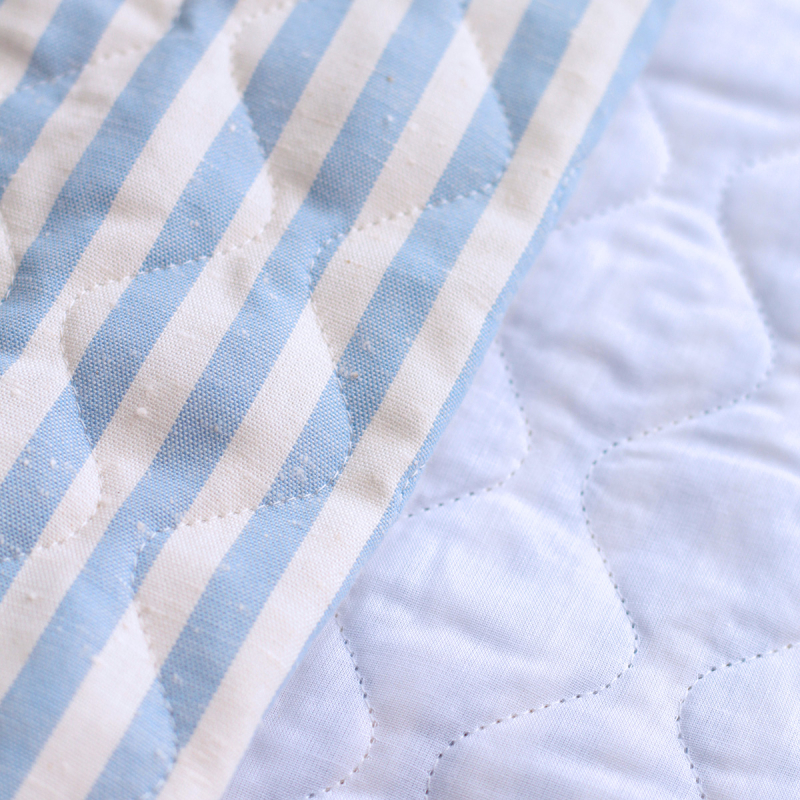 copy of Tissu matelassé coton chiné à rayures bleu marine / écru