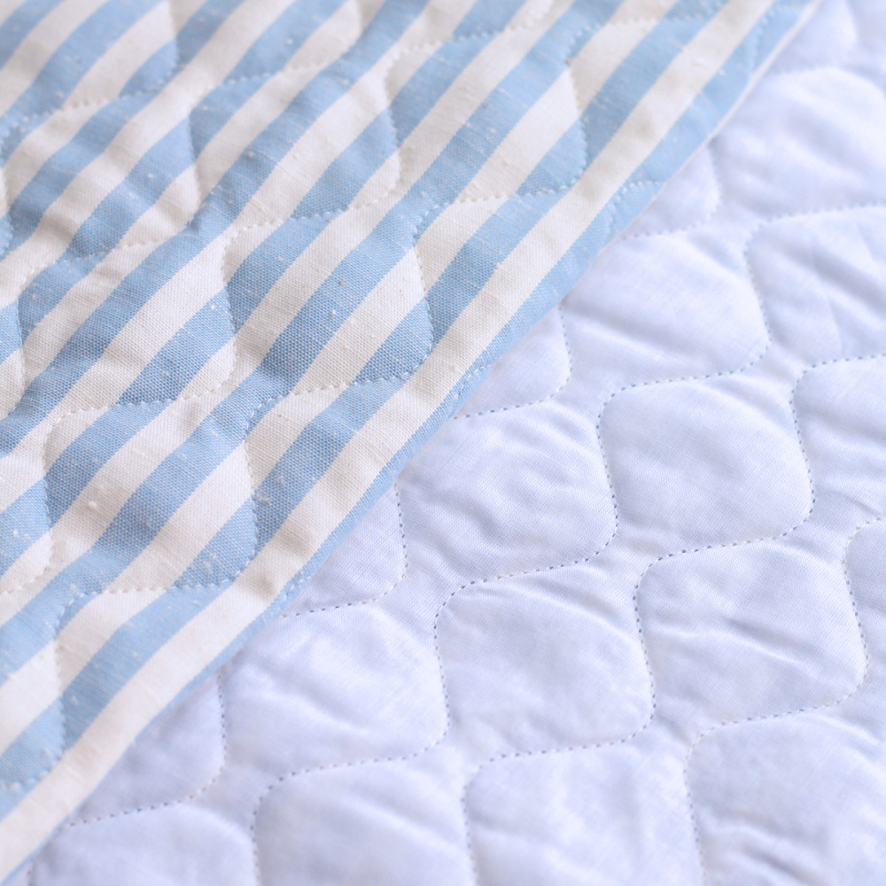 copy of Tissu matelassé coton chiné à rayures bleu marine / écru