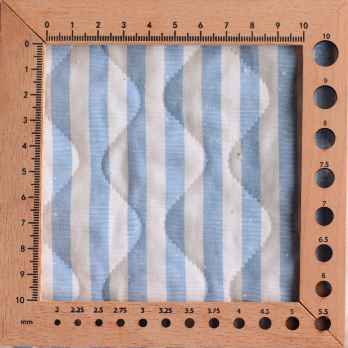 copy of Tissu matelassé coton chiné à rayures bleu marine / écru