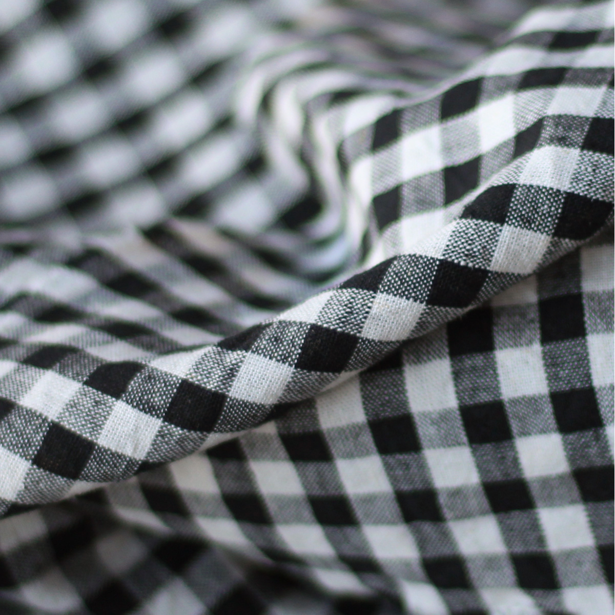 Alphonse - Seersucker / Lin et Coton gaufré vichy 7mm noir et écru Alphonse - Seersucker / Lin et Coton gaufré vichy 7mm noir et écru
