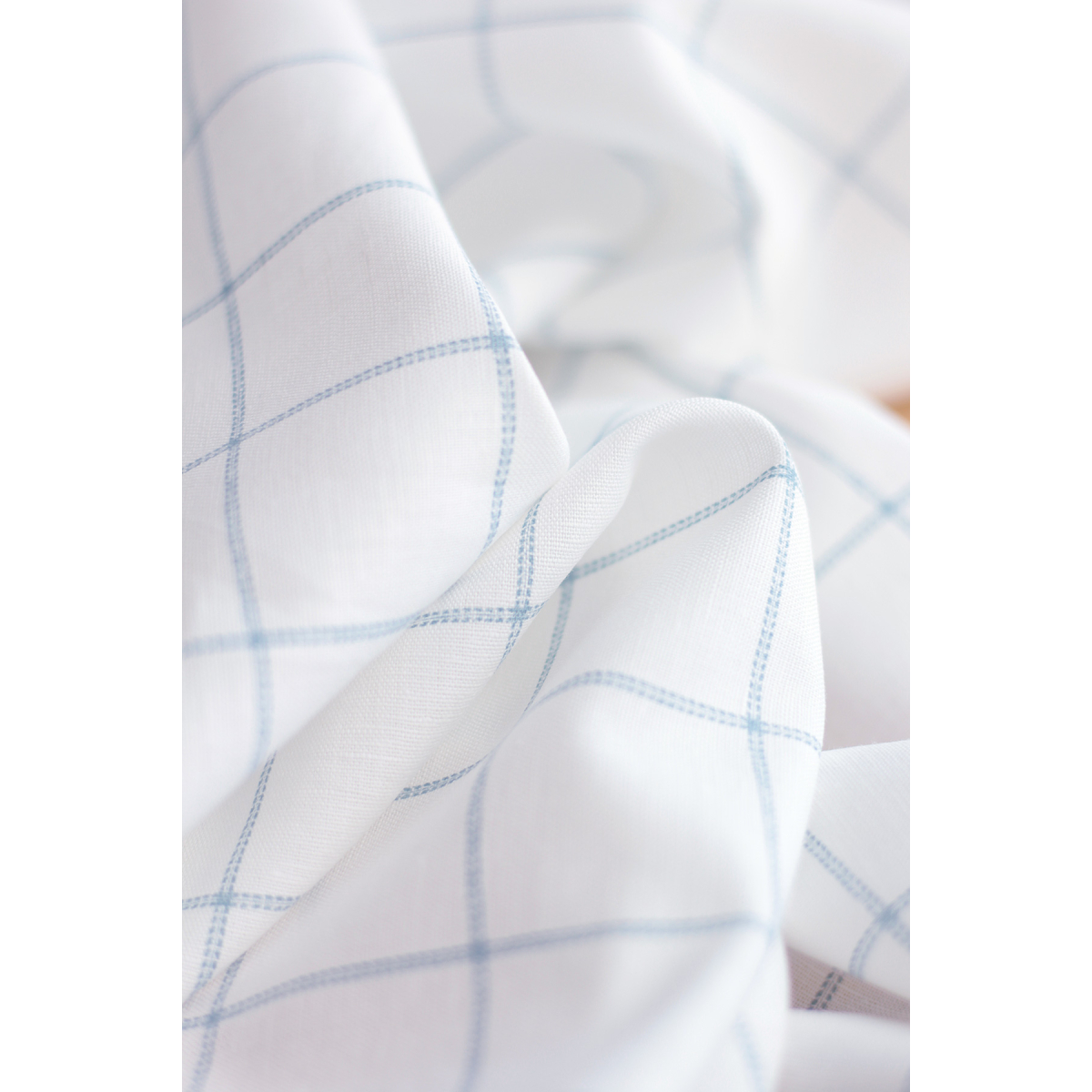 Tissu lin coton fond blanc lait quadrillage bleu horizon