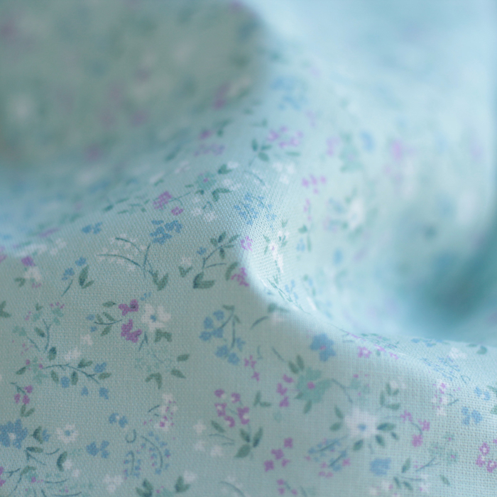 Ingrid - Popeline de coton BIO imprimé fleuri fond celadon