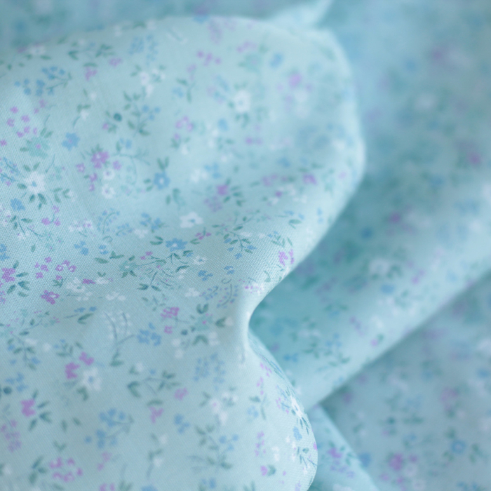 Ingrid - Popeline de coton BIO imprimé fleuri fond celadon