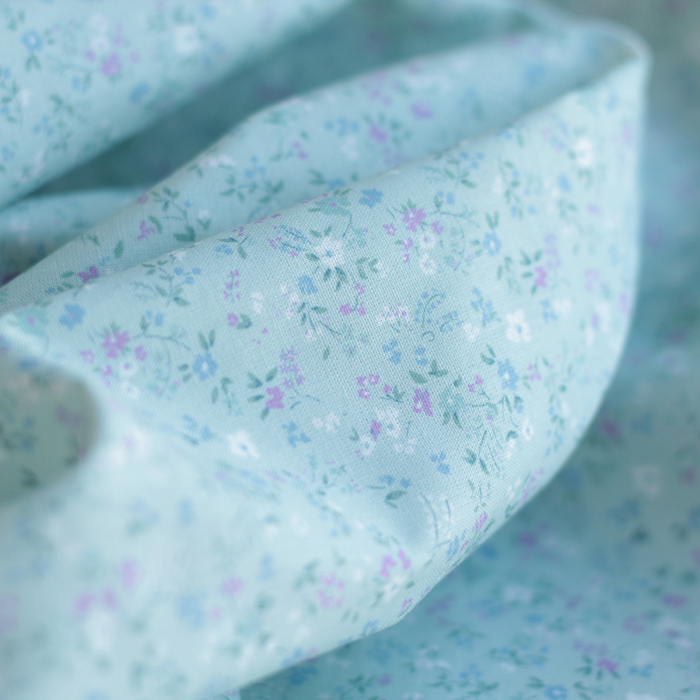 Ingrid - Popeline de coton BIO imprimé fleuri fond celadon