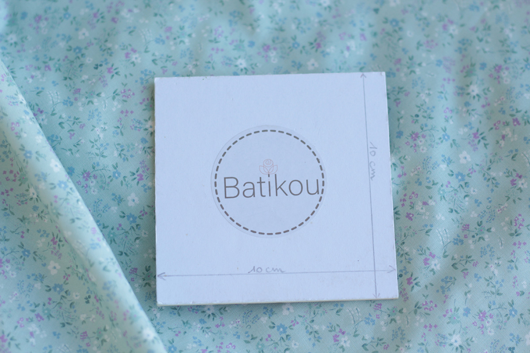 Ingrid - Popeline de coton BIO imprimé fleuri fond celadon