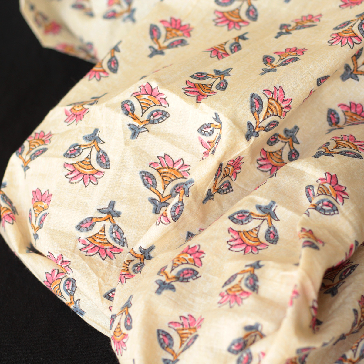 Tissu indien coton hand block traditionnel Parme