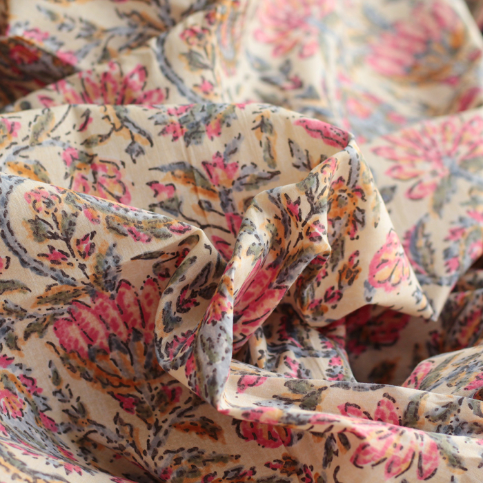 Tissu indien coton hand block traditionnel écru et touches roses