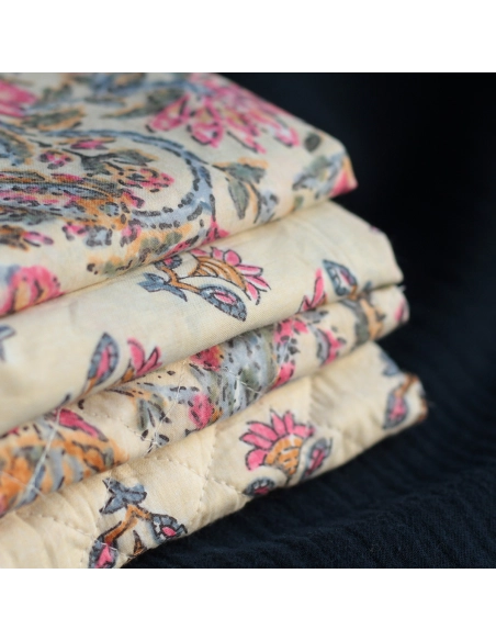 Tissu indien coton hand block traditionnel écru et touches roses