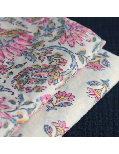 Tissu indien coton hand block traditionnel écru et touches roses