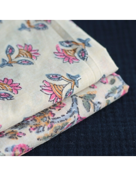 Tissu indien coton hand block traditionnel écru et touches roses