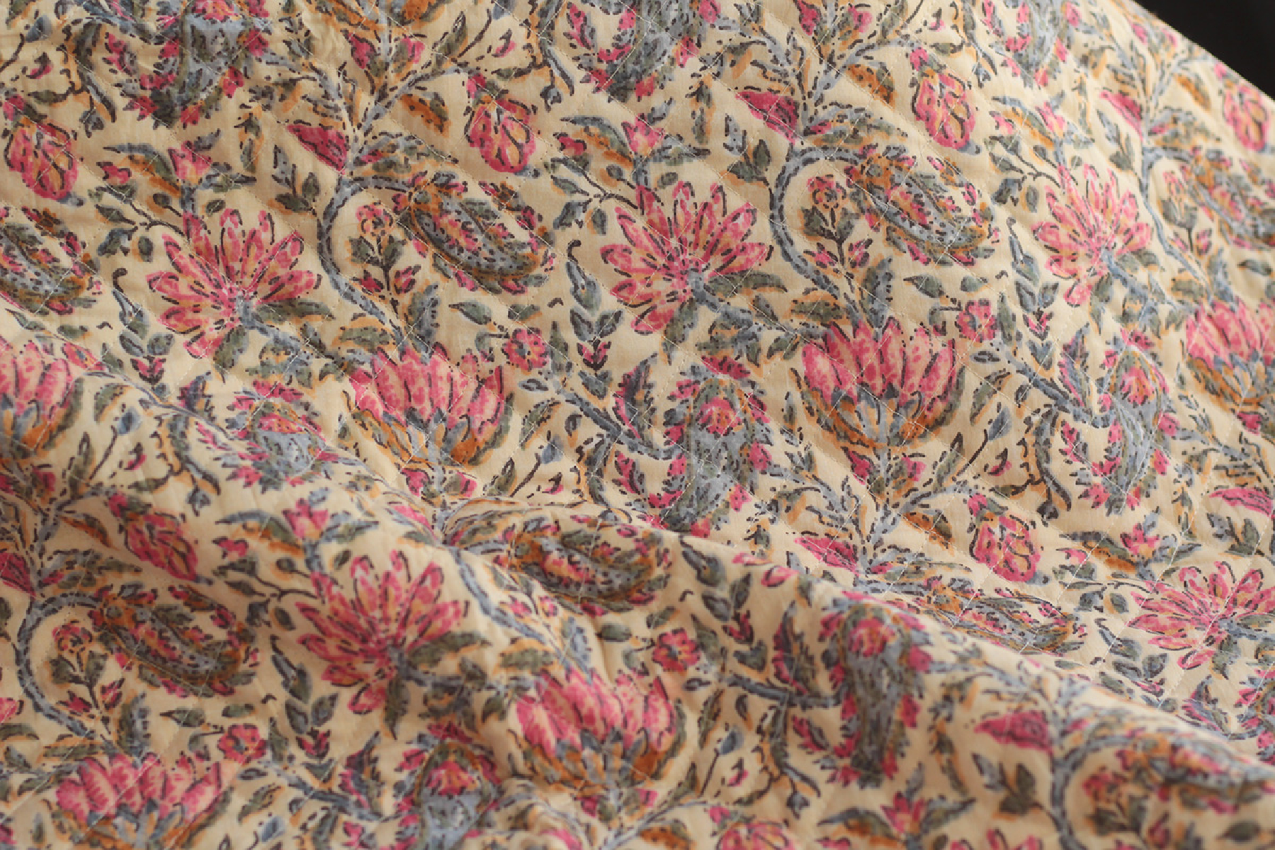 Misha - Tissu indien matelassé double face hand block écru et rose