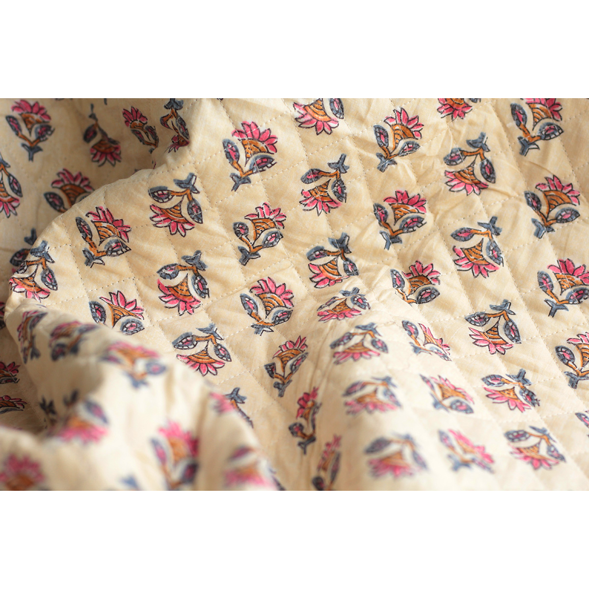 copy of Tissu indien matelassé double face coton hand block largeur 100cm copy of Tissu indien matelassé double face coton hand block largeur 100cm