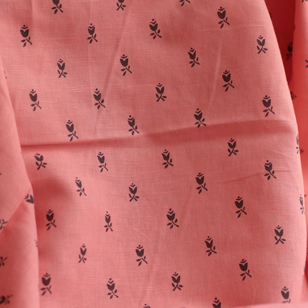 Lola - Tissu lin coton fond corail clair petits motifs noirs