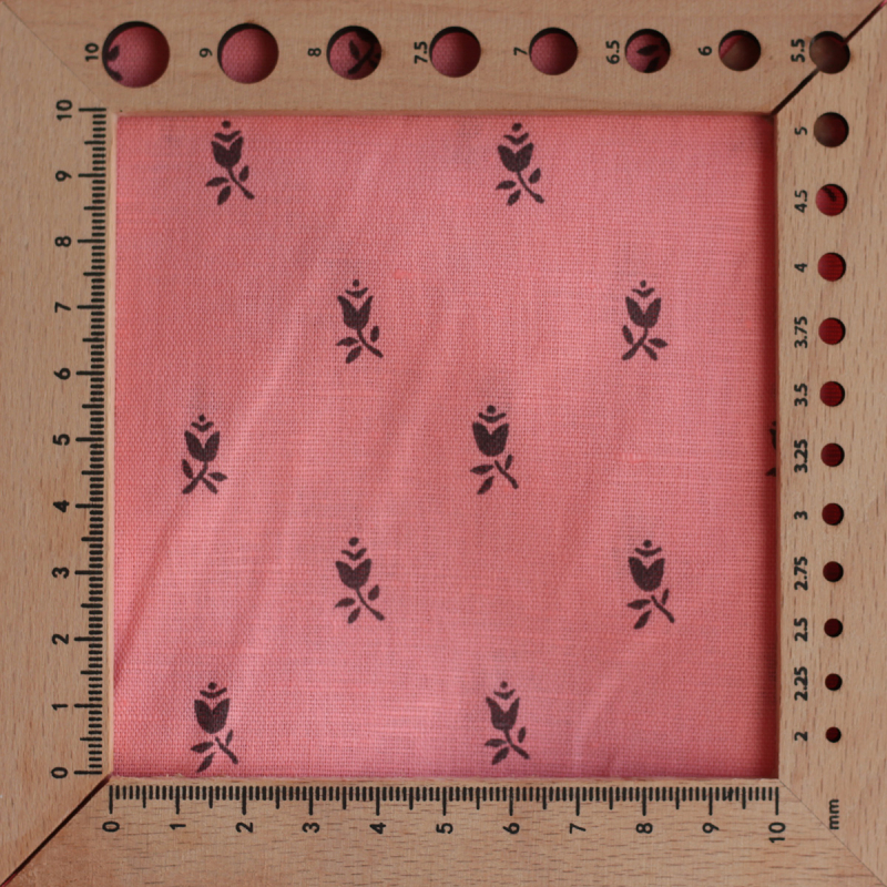 Lola - Tissu lin coton fond corail clair petits motifs noirs