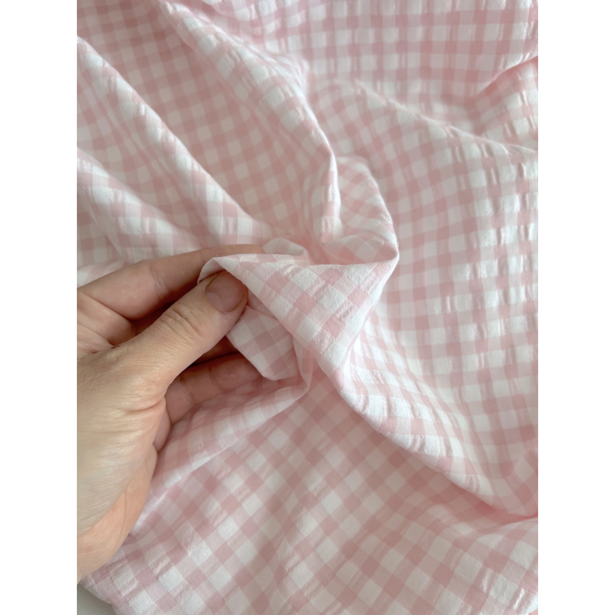 Seersucker / Coton gaufré vichy 6mm Rose dragée/ blanc Seersucker / Coton gaufré vichy 6mm Rose dragée/ blanc