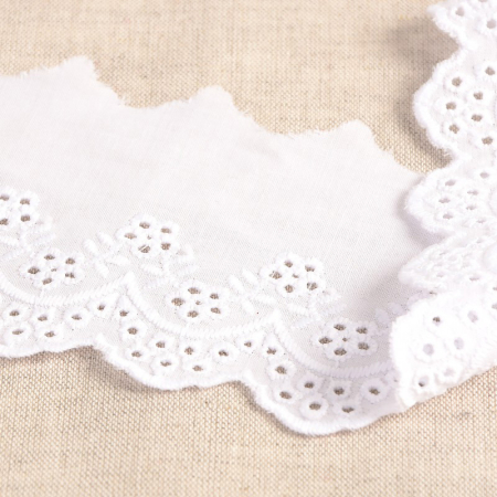 Galon coton broderie anglaise 73mm x 1m blanc Galon coton broderie anglaise 73mm x 1m blanc