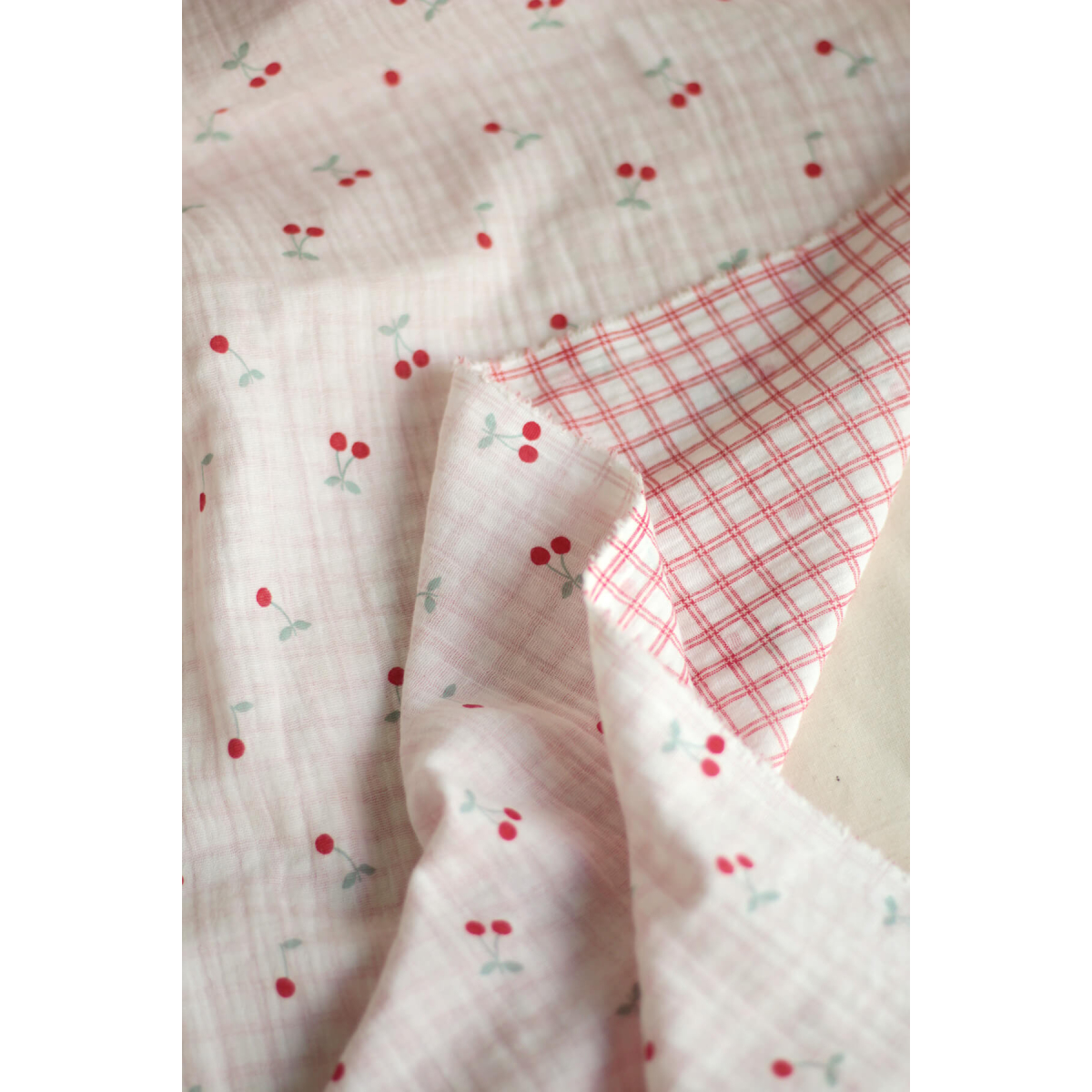 copy of Cherry - Double gaze de coton double face coloris blanc cerises et quadrillage bleu copy of Cherry - Double gaze de coton double face coloris blanc cerises et quadrillage bleu