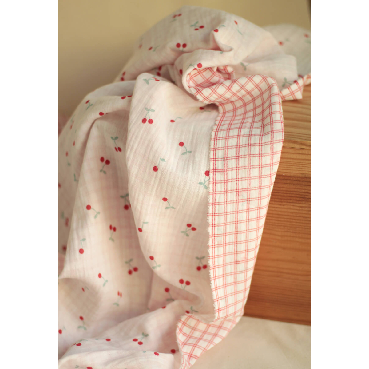 copy of Cherry - Double gaze de coton double face coloris blanc cerises et quadrillage bleu copy of Cherry - Double gaze de coton double face coloris blanc cerises et quadrillage bleu