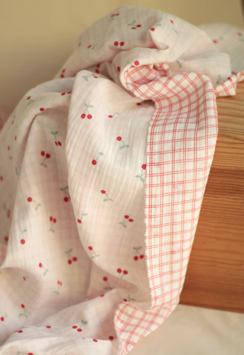 copy of Cherry - Double gaze de coton double face coloris blanc cerises et quadrillage bleu