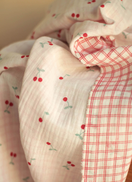 copy of Cherry - Double gaze de coton double face coloris blanc cerises et quadrillage bleu