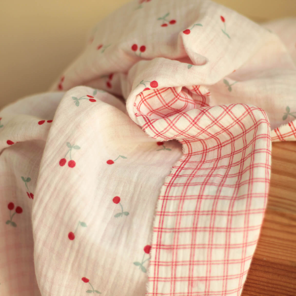 copy of Cherry - Double gaze de coton double face coloris blanc cerises et quadrillage bleu