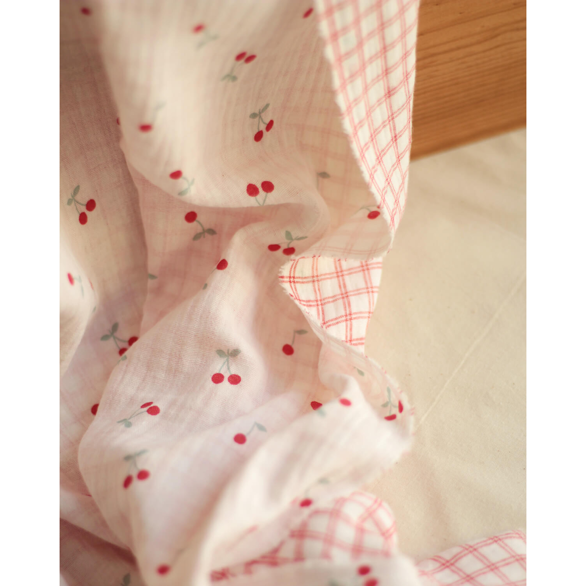 copy of Cherry - Double gaze de coton double face coloris blanc cerises et quadrillage bleu copy of Cherry - Double gaze de coton double face coloris blanc cerises et quadrillage bleu