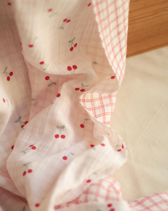 copy of Cherry - Double gaze de coton double face coloris blanc cerises et quadrillage bleu