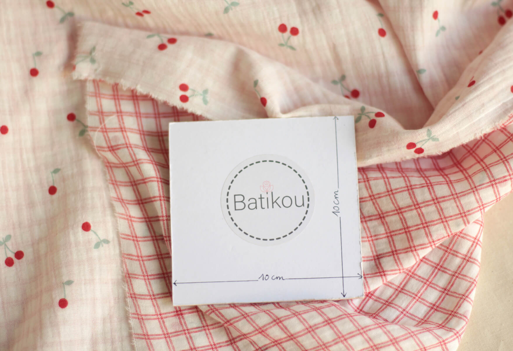 copy of Cherry - Double gaze de coton double face coloris blanc cerises et quadrillage bleu