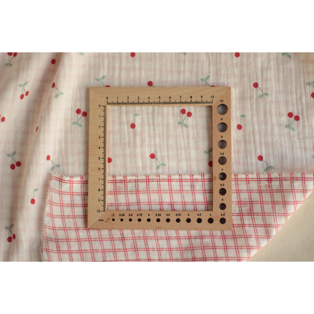 copy of Cherry - Double gaze de coton double face coloris blanc cerises et quadrillage bleu copy of Cherry - Double gaze de coton double face coloris blanc cerises et quadrillage bleu