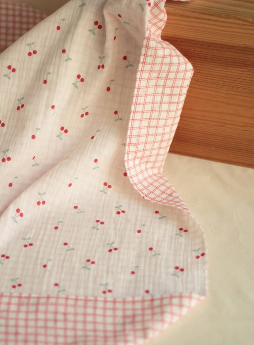 copy of Cherry - Double gaze de coton double face coloris blanc cerises et quadrillage bleu