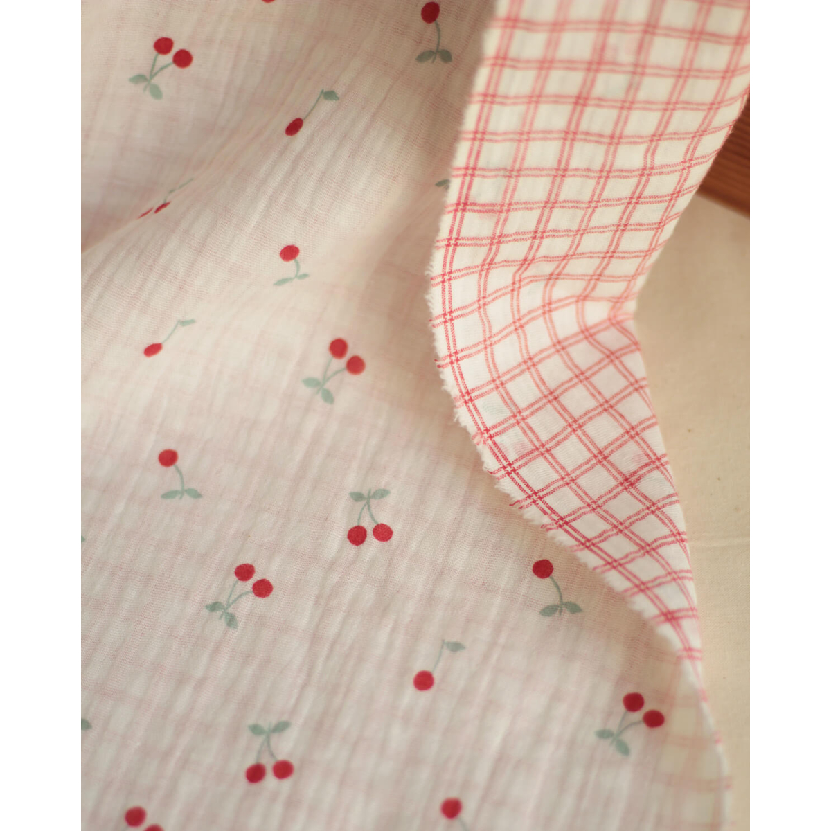 copy of Cherry - Double gaze de coton double face coloris blanc cerises et quadrillage bleu copy of Cherry - Double gaze de coton double face coloris blanc cerises et quadrillage bleu