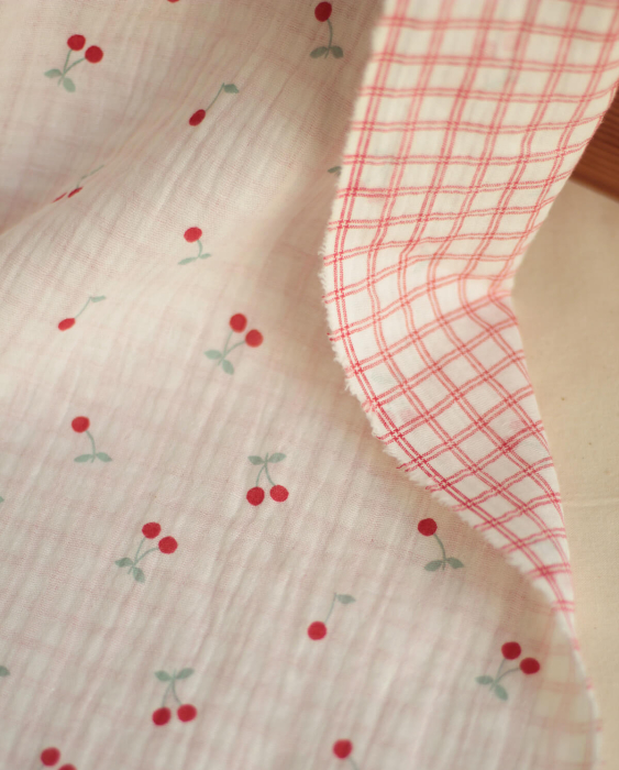 copy of Cherry - Double gaze de coton double face coloris blanc cerises et quadrillage bleu