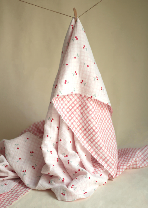 copy of Cherry - Double gaze de coton double face coloris blanc cerises et quadrillage bleu