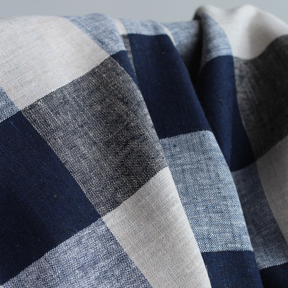 Tissu lin viscose grand vichy bleu marine et naturel