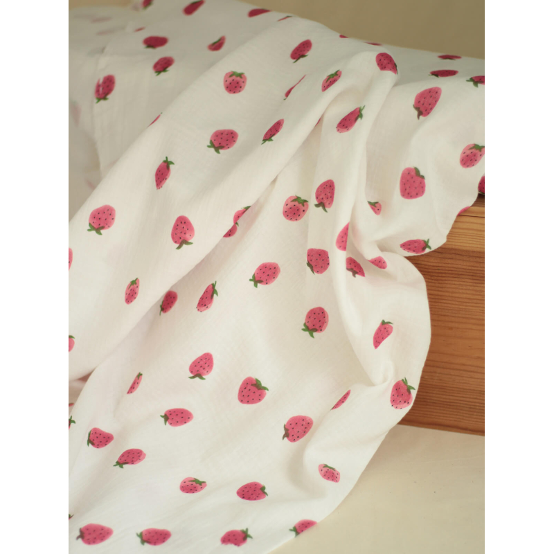 Dora - Double gaze de coton blanc motif fraises rosées