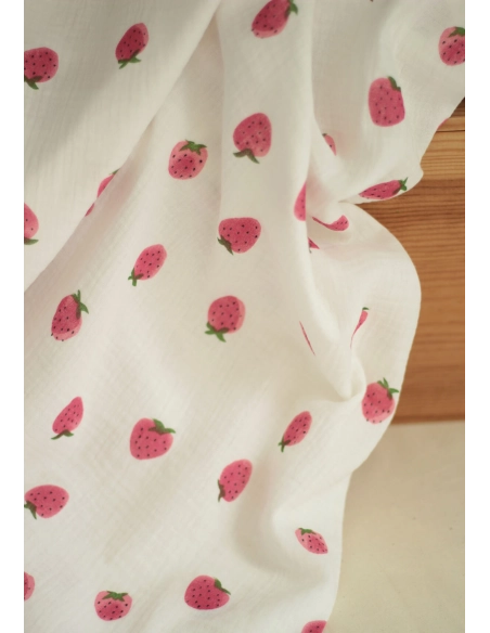 Dora - Double gaze de coton blanc motif fraises rosées