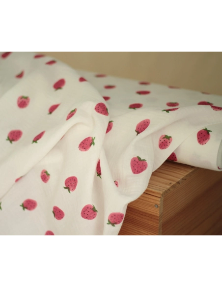 Dora - Double gaze de coton blanc motif fraises rosées