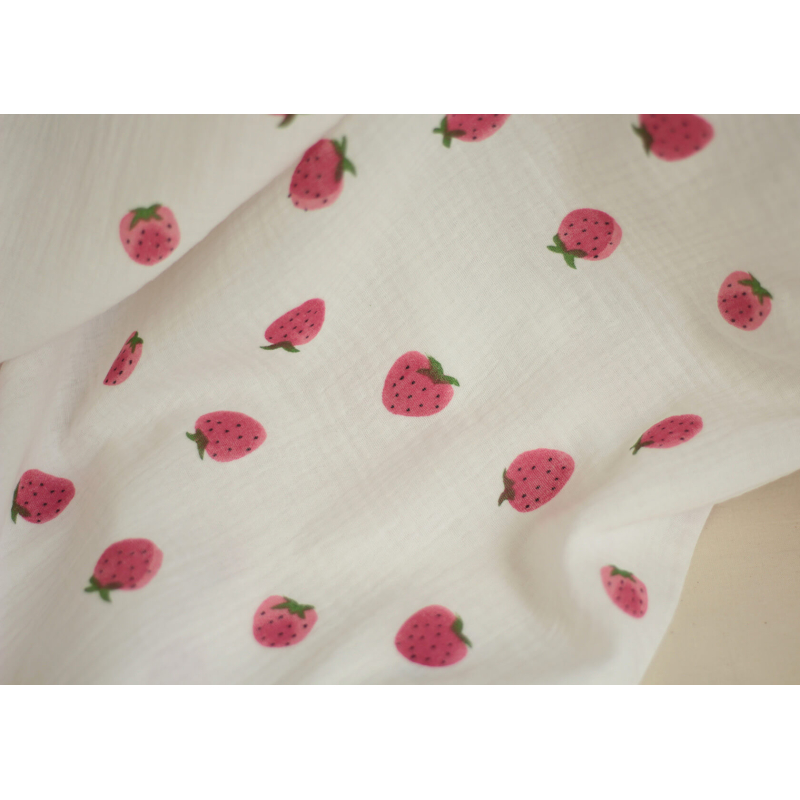 Dora - Double gaze de coton blanc motif fraises rosées