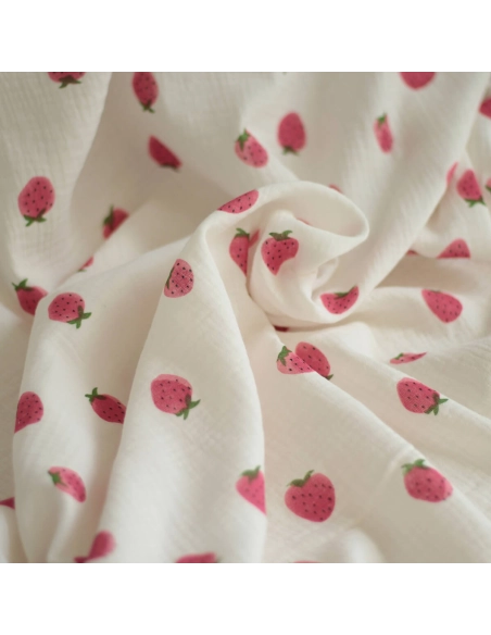 Dora - Double gaze de coton blanc motif fraises rosées