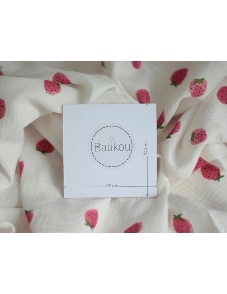 Dora - Double gaze de coton blanc motif fraises rosées