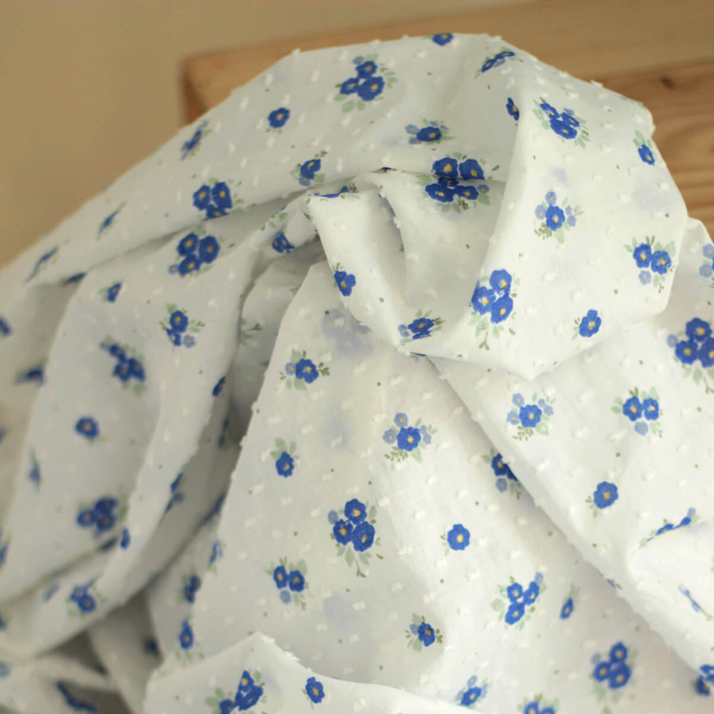 Rozen - Plumetis de coton blanc imprimé exclusif bleu cobalt