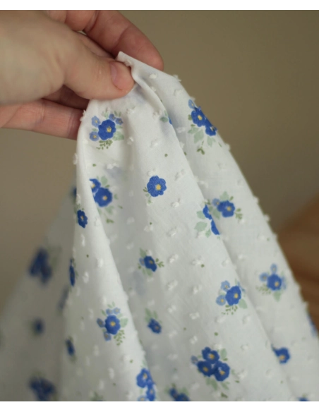 Rozen - Plumetis de coton blanc imprimé exclusif bleu cobalt